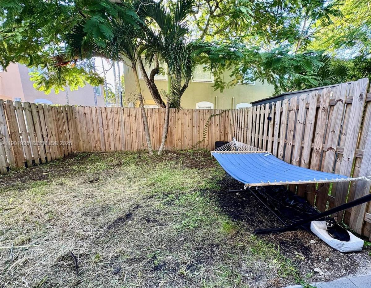 Townhouse for rent at 1020 SE 26th Terrace, Homestead, FL 33035
