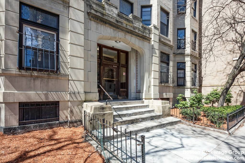 Condo for rent at 39 Hemenway St #2, Boston, MA 02115