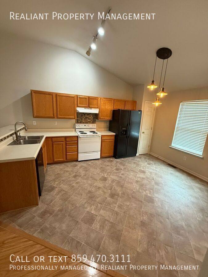 Townhouse for rent at 402 Platt Dr, Nicholasville, KY 40356
