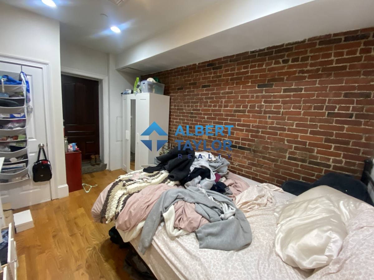 Apartment for rent at 1089 Beacon St #1, Brookline, MA 02446