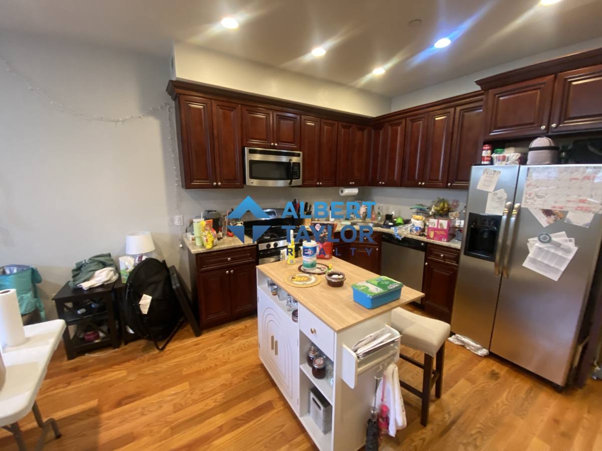 Apartment for rent at 1089 Beacon St #1, Brookline, MA 02446