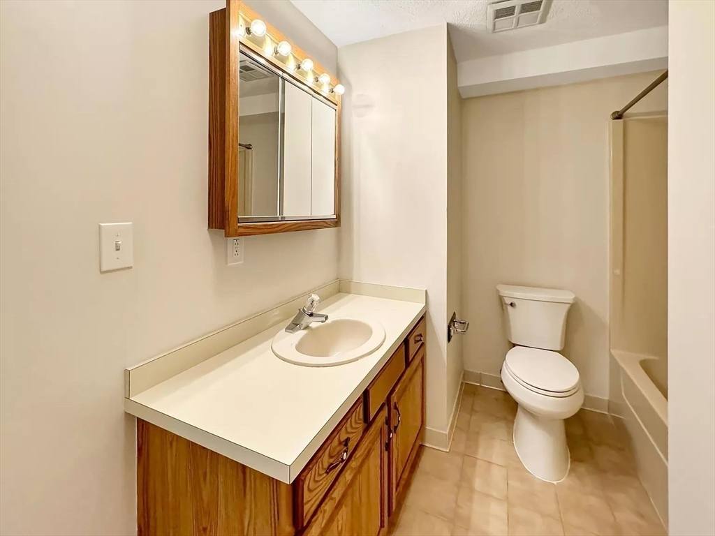 Apartment for rent at 39 Parlin St #404, Everett, MA 02149