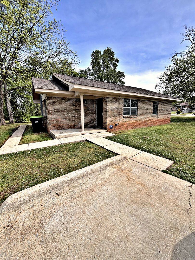 House for rent at 102 Elm Court NE, Decatur, AL 35601