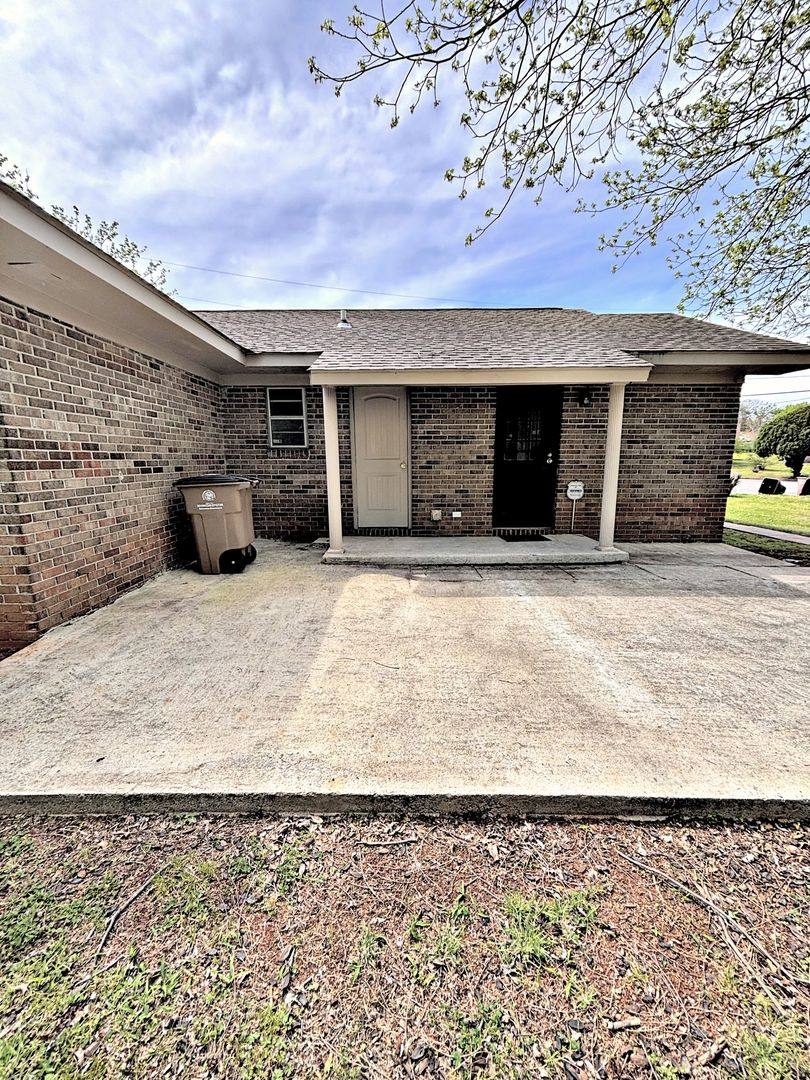 House for rent at 102 Elm Court NE, Decatur, AL 35601