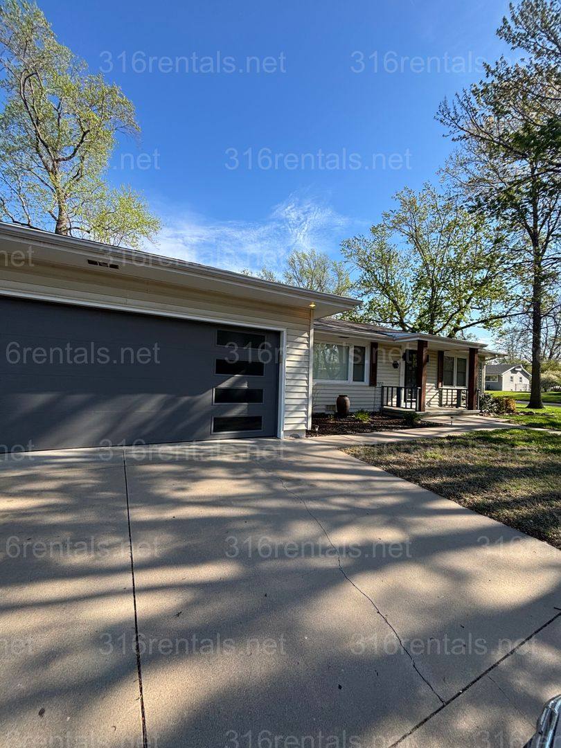 House for rent at 316 Random Rd, El Dorado, KS 67042