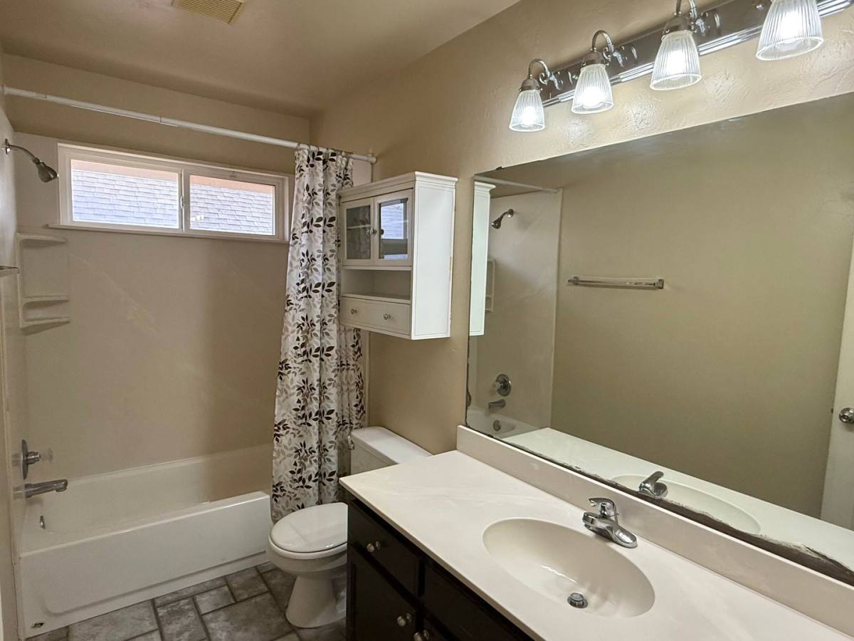 House for rent at 800 Blake Court, Edmond, OK 73003