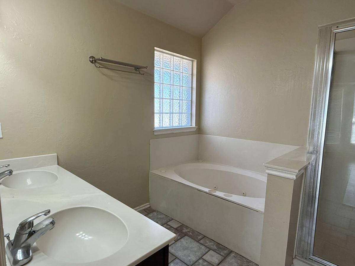 House for rent at 800 Blake Court, Edmond, OK 73003