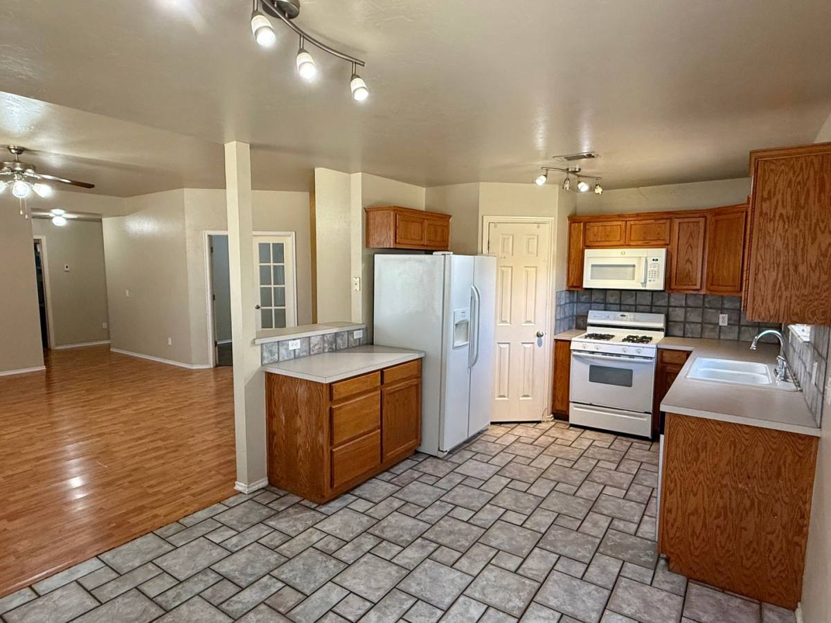 House for rent at 800 Blake Court, Edmond, OK 73003