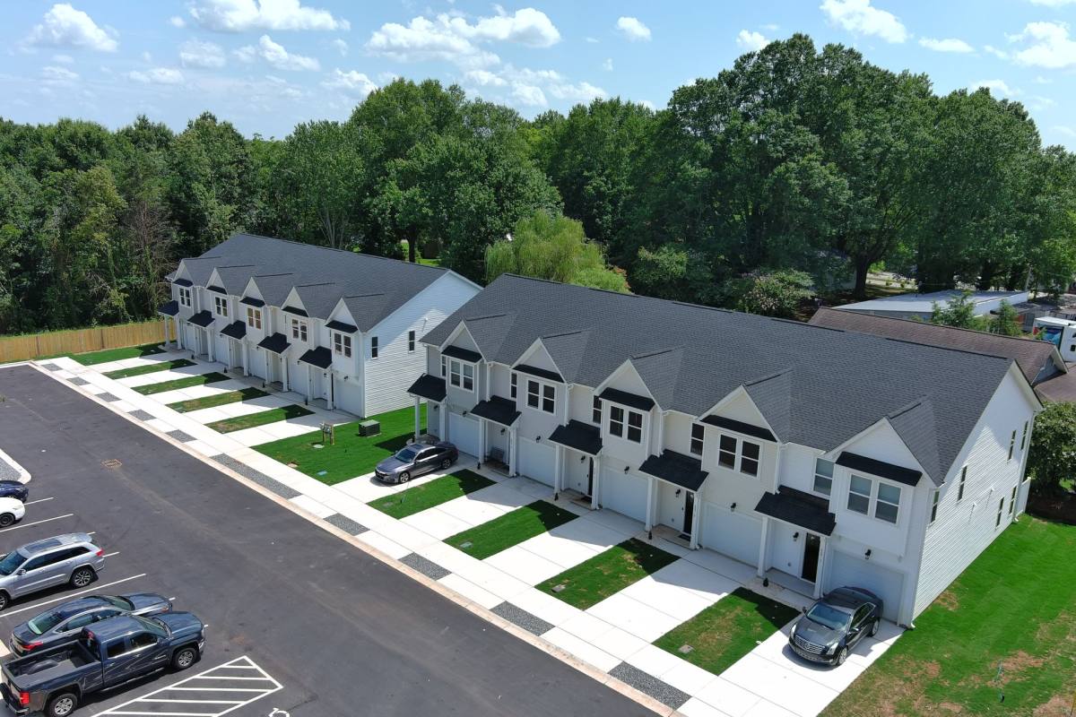 Townhouse for rent at 409 E 20th St, Newton, NC 28658