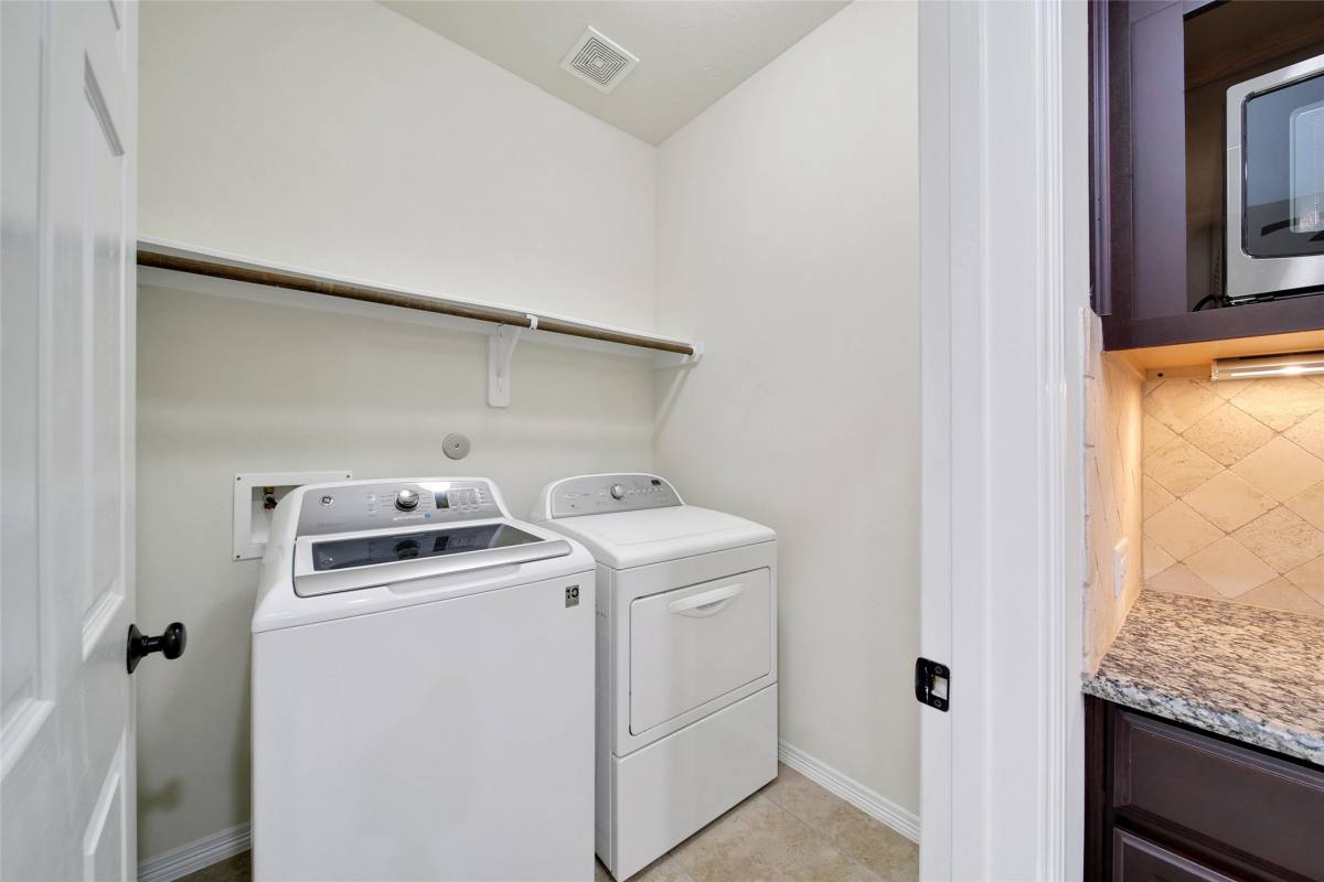 Apartment for rent at 9131 Durango Point Lane, Houston, TX 77070