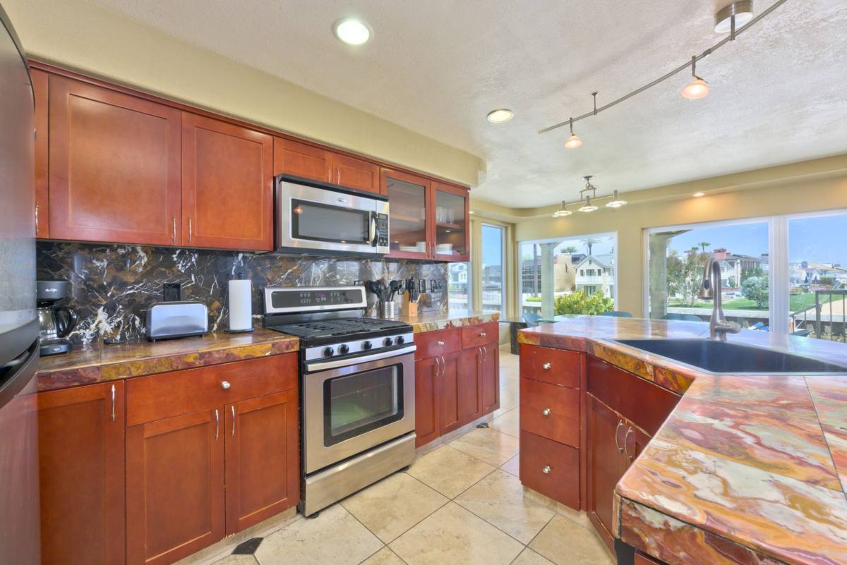 Apartment for rent at 111 E Edgewater Ave, Newport Beach, CA 92661