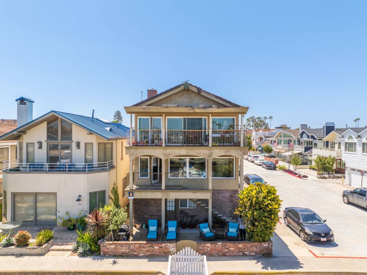 Apartment for rent at 111 E Edgewater Ave, Newport Beach, CA 92661