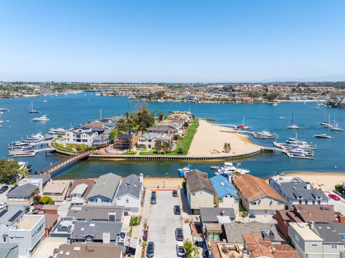 Apartment for rent at 111 E Edgewater Ave, Newport Beach, CA 92661