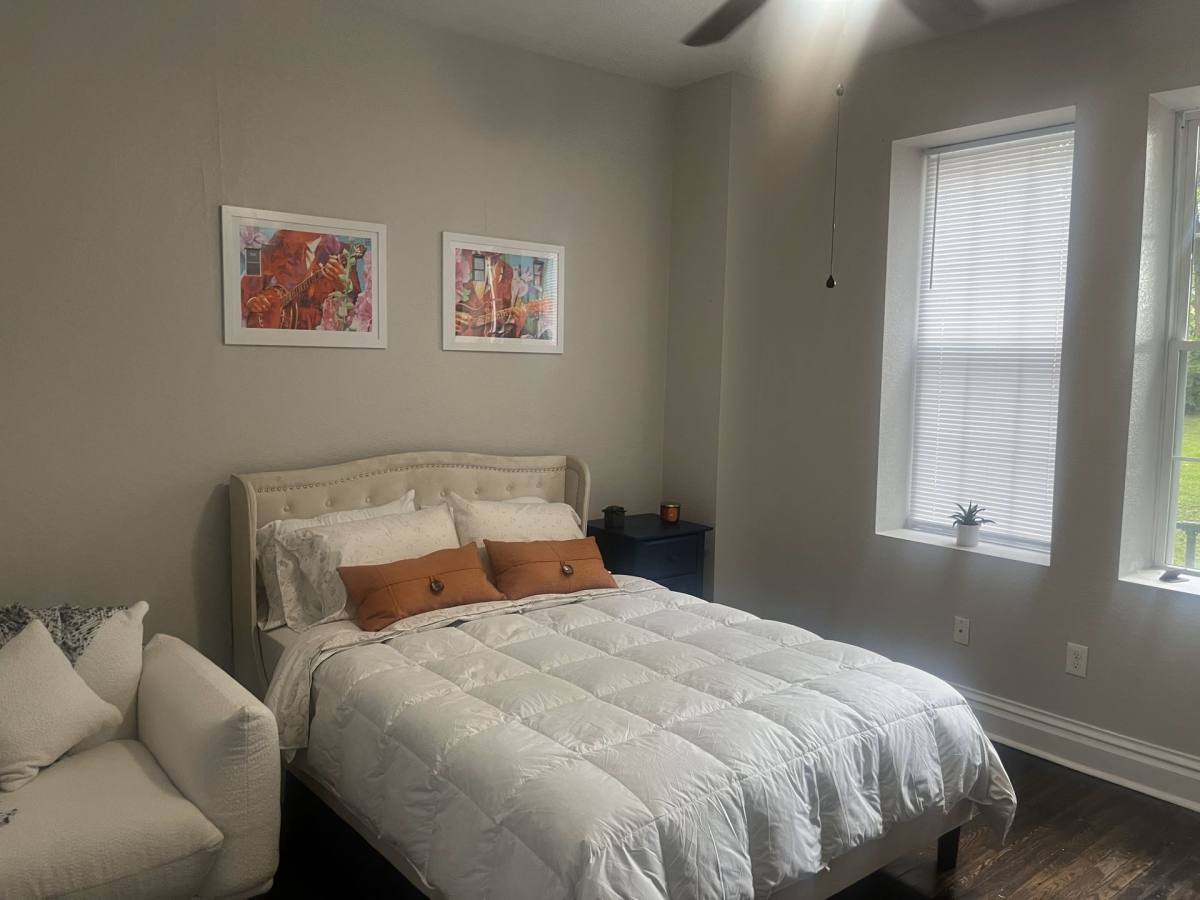 Apartment for rent at 111 W Unaka Ave, Johnson City, TN 37604