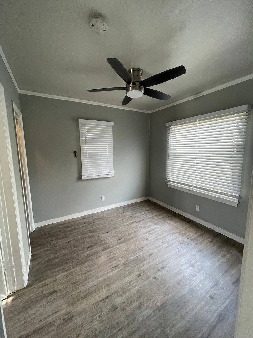 Apartment for rent at 239 W 80th St, Los Angeles, CA 90003