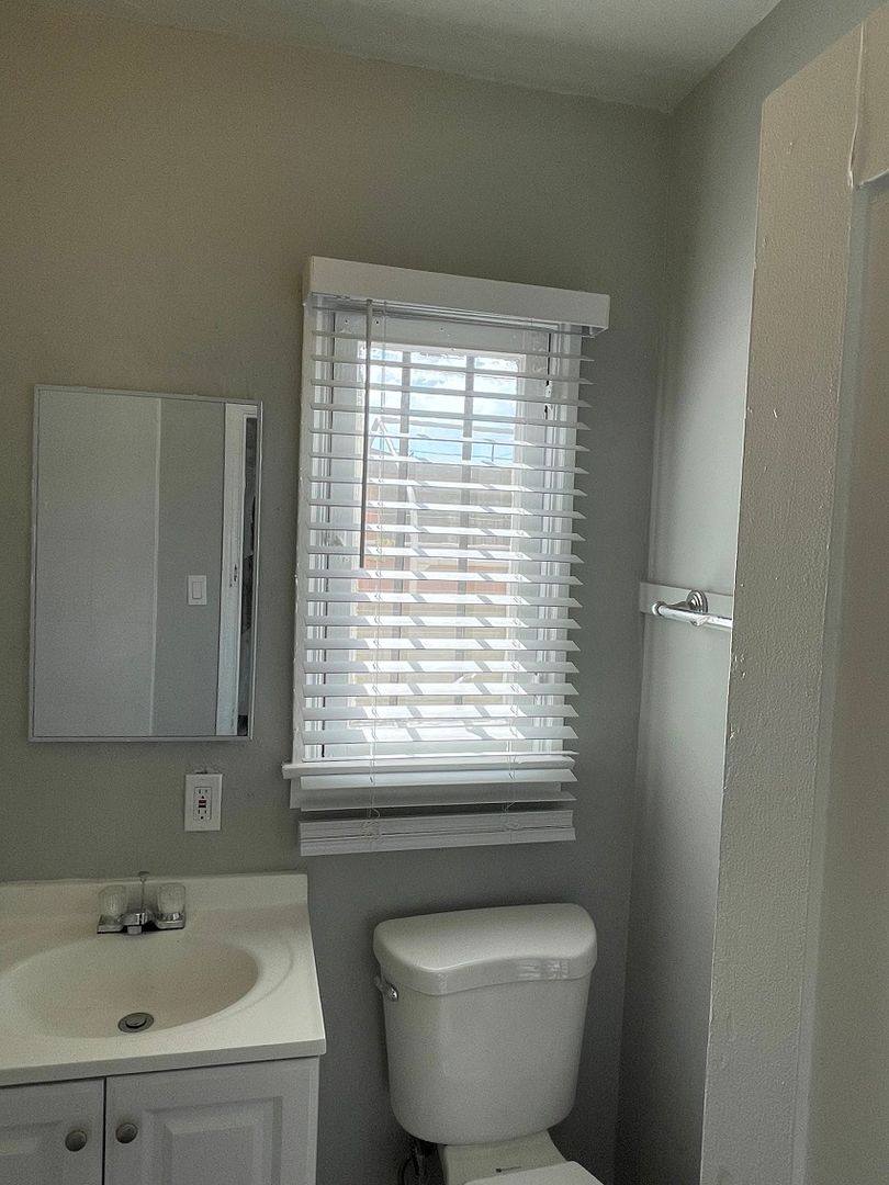 Apartment for rent at 239 W 80th St, Los Angeles, CA 90003
