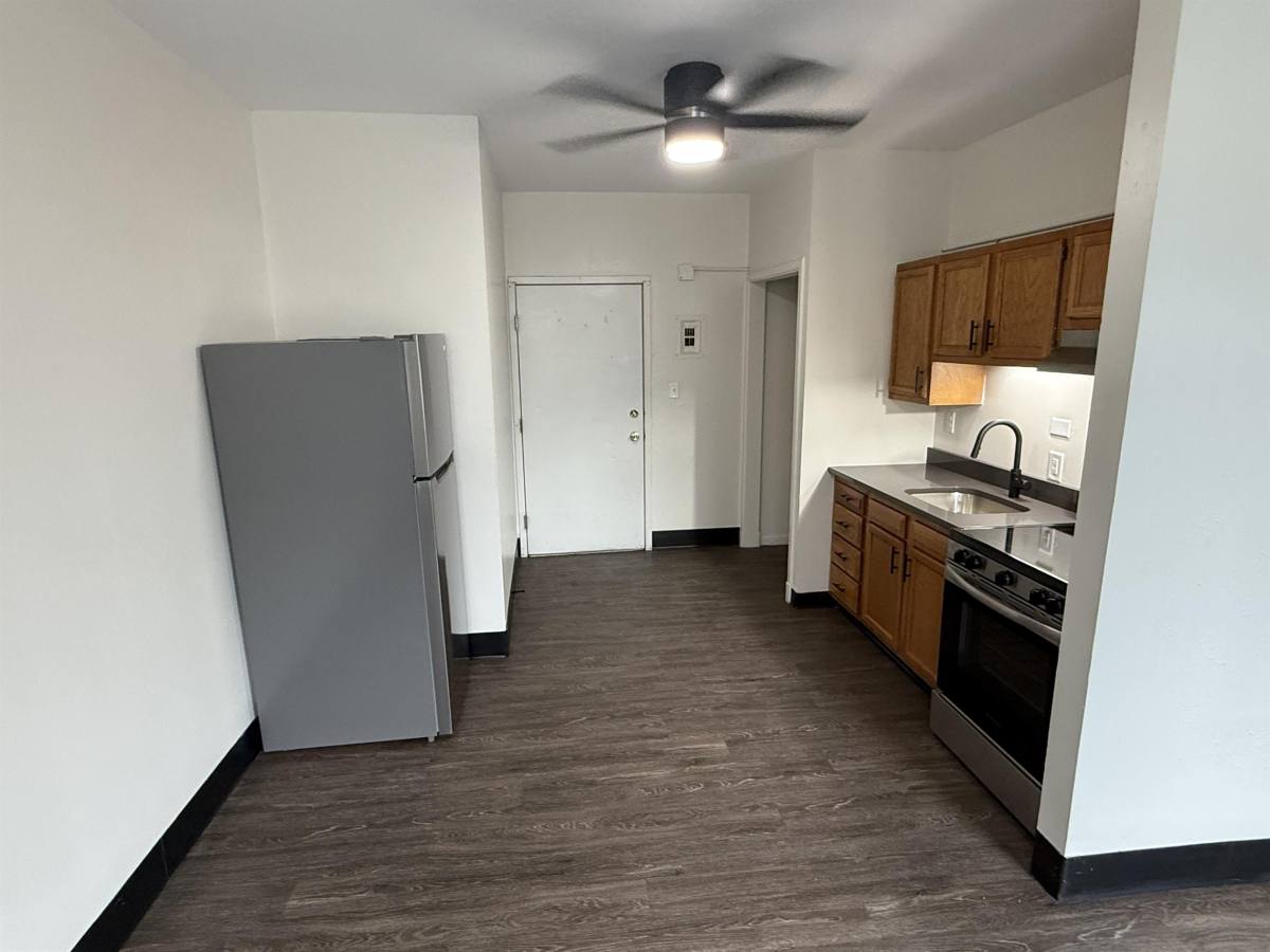 Apartment for rent at 123 Iowa Ave #3, Iowa City, IA 52240