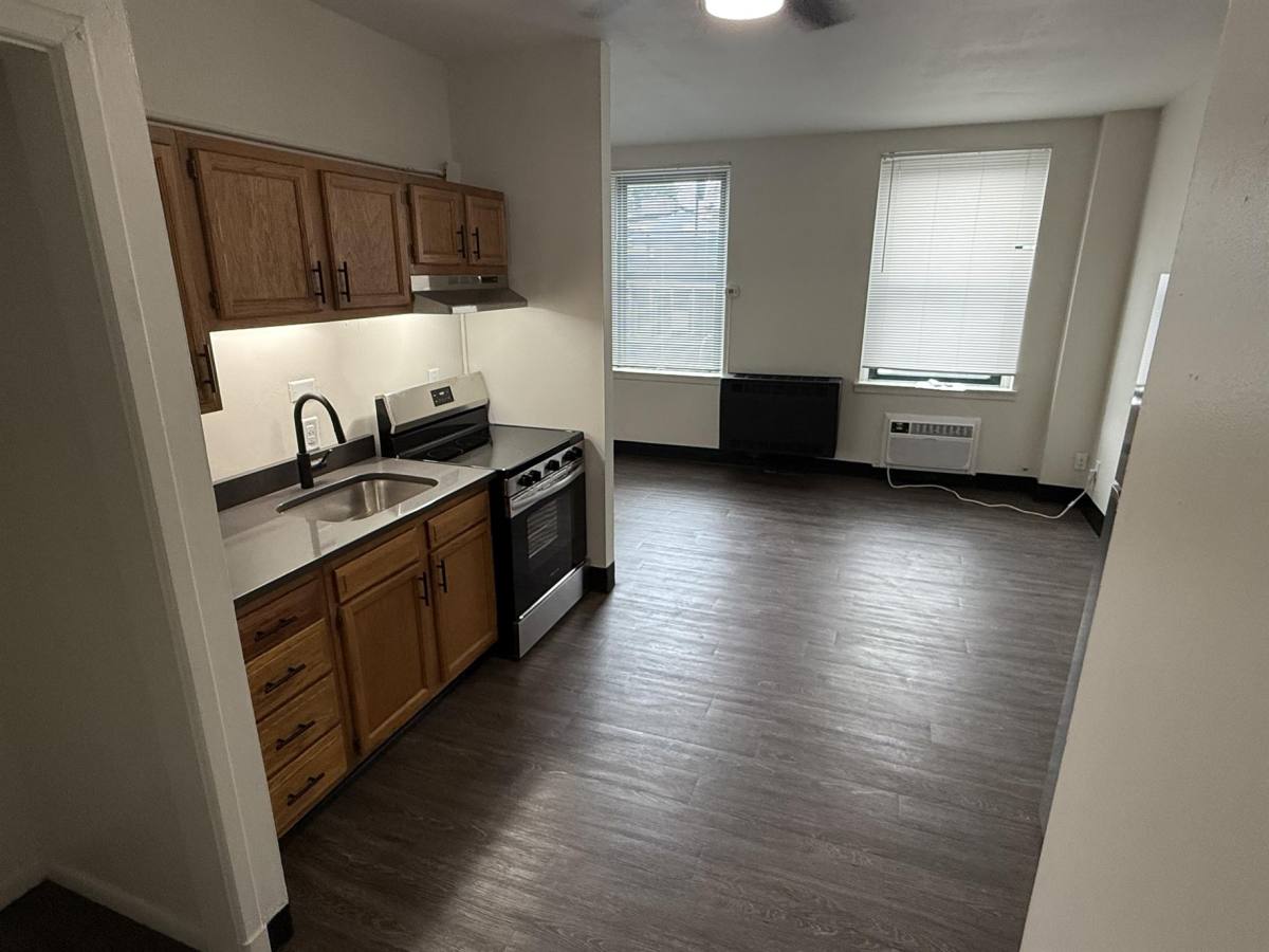 Apartment for rent at 123 Iowa Ave #3, Iowa City, IA 52240