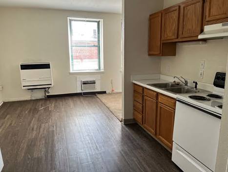 Apartment for rent at 123 Iowa Ave #3, Iowa City, IA 52240