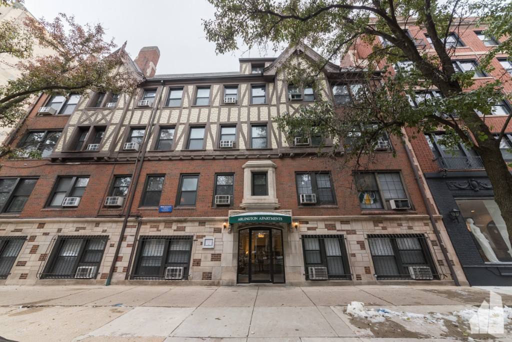 Apartment for rent at 536 W Arlington Place #306, Chicago, IL 60614