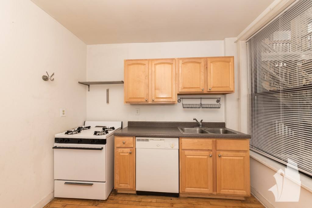Apartment for rent at 1509 W Barry Ave #2, Chicago, IL 60657