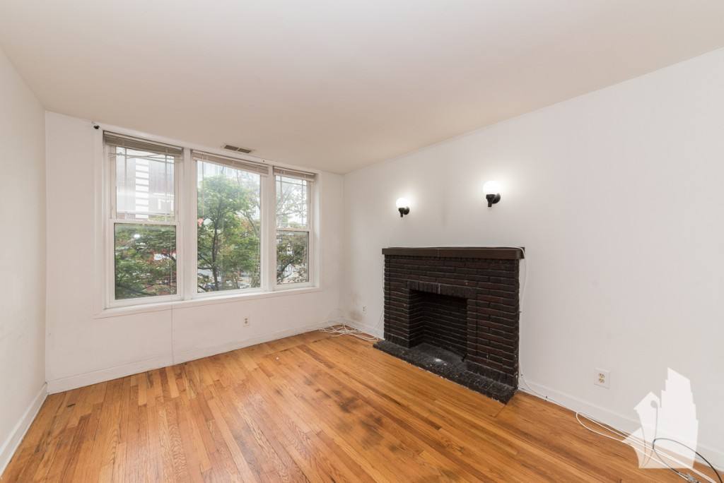 Apartment for rent at 1509 W Barry Ave #2, Chicago, IL 60657