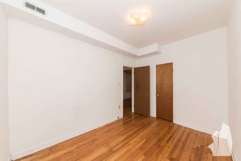 Apartment for rent at 1509 W Barry Ave #2, Chicago, IL 60657