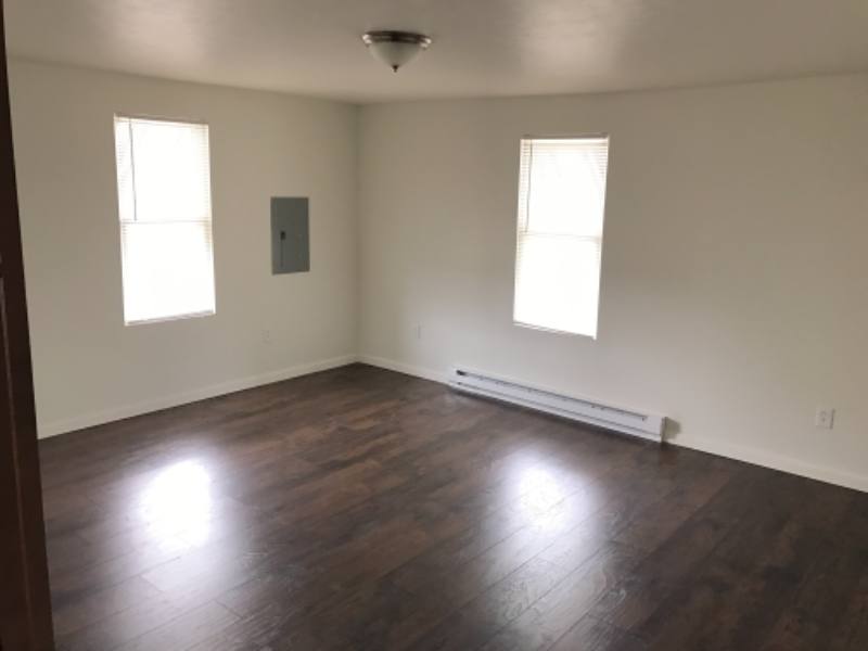 Apartment for rent at 414 Fox St, Franklin, PA 16323
