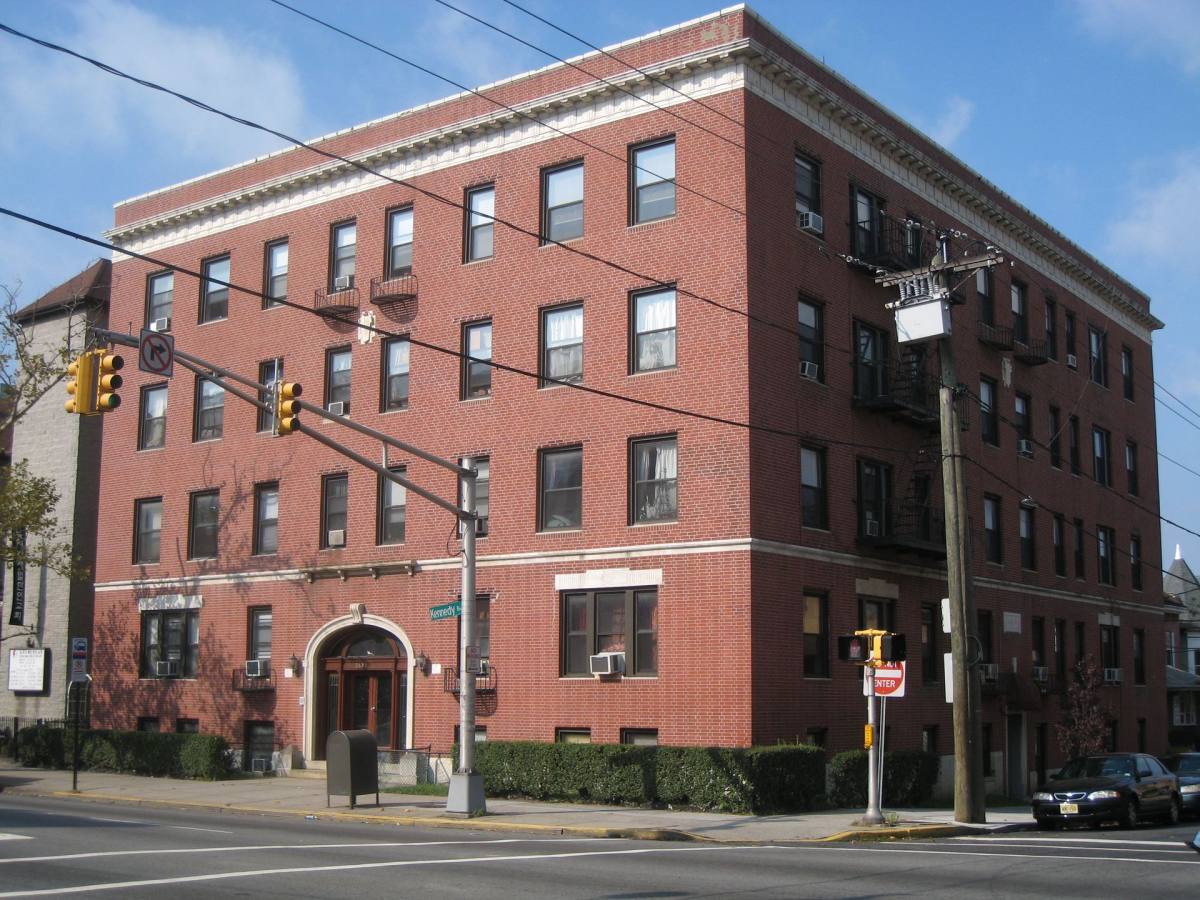 Apartment for rent at 2685 Kennedy Blvd, Jersey City, NJ 07306
