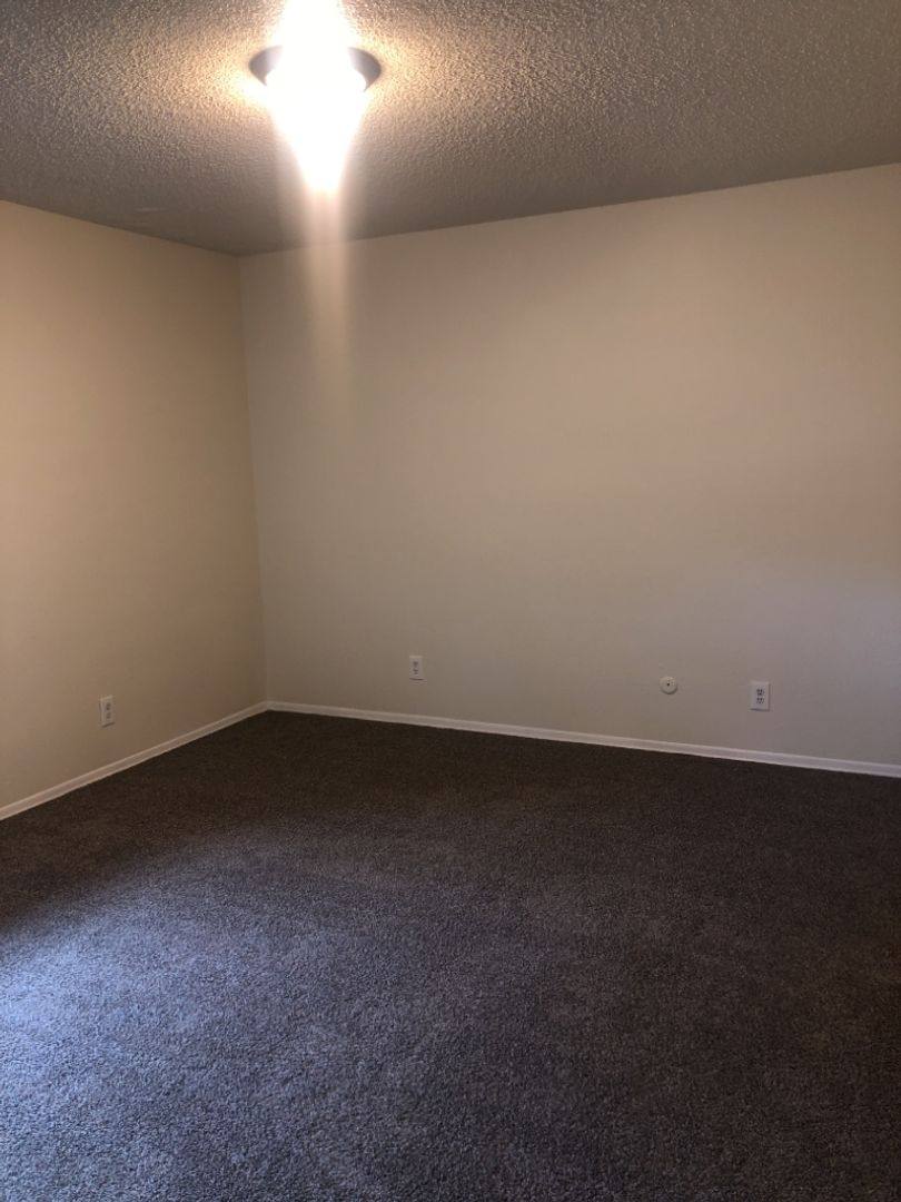 Apartment for rent at 102 Oak Grove Rd, Medford, OR 97501