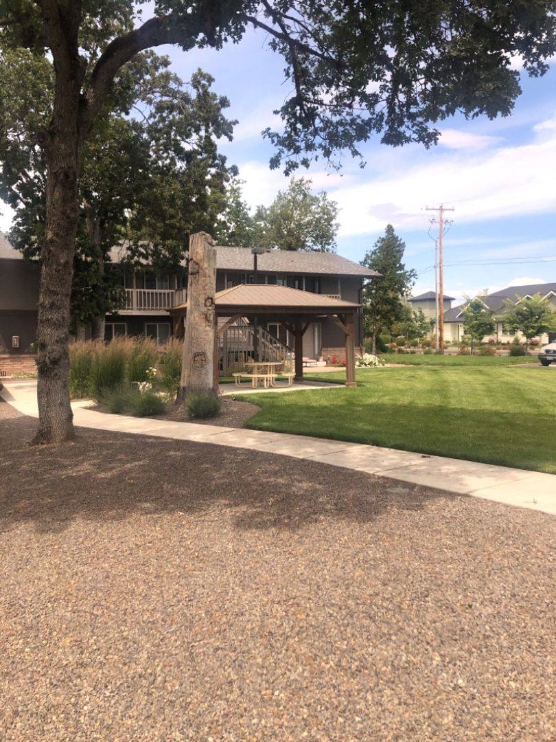 Apartment for rent at 102 Oak Grove Rd, Medford, OR 97501