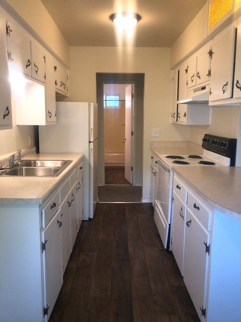 Apartment for rent at 102 Oak Grove Rd, Medford, OR 97501