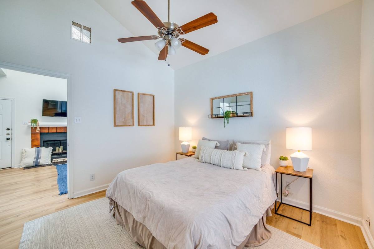 Apartment for rent at 5963 Ross Ave, Dallas, TX 75206