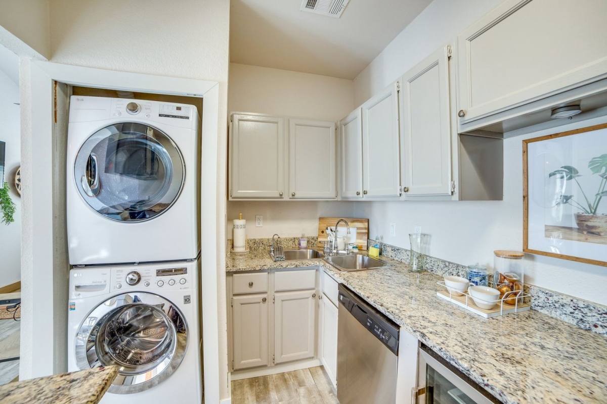 Apartment for rent at 5963 Ross Ave, Dallas, TX 75206