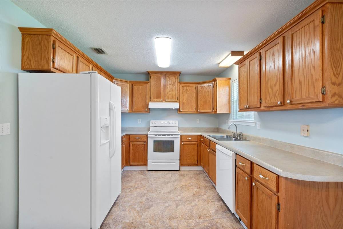 House for rent at 19675 O'Grady Ave, Robertsdale, AL 36567