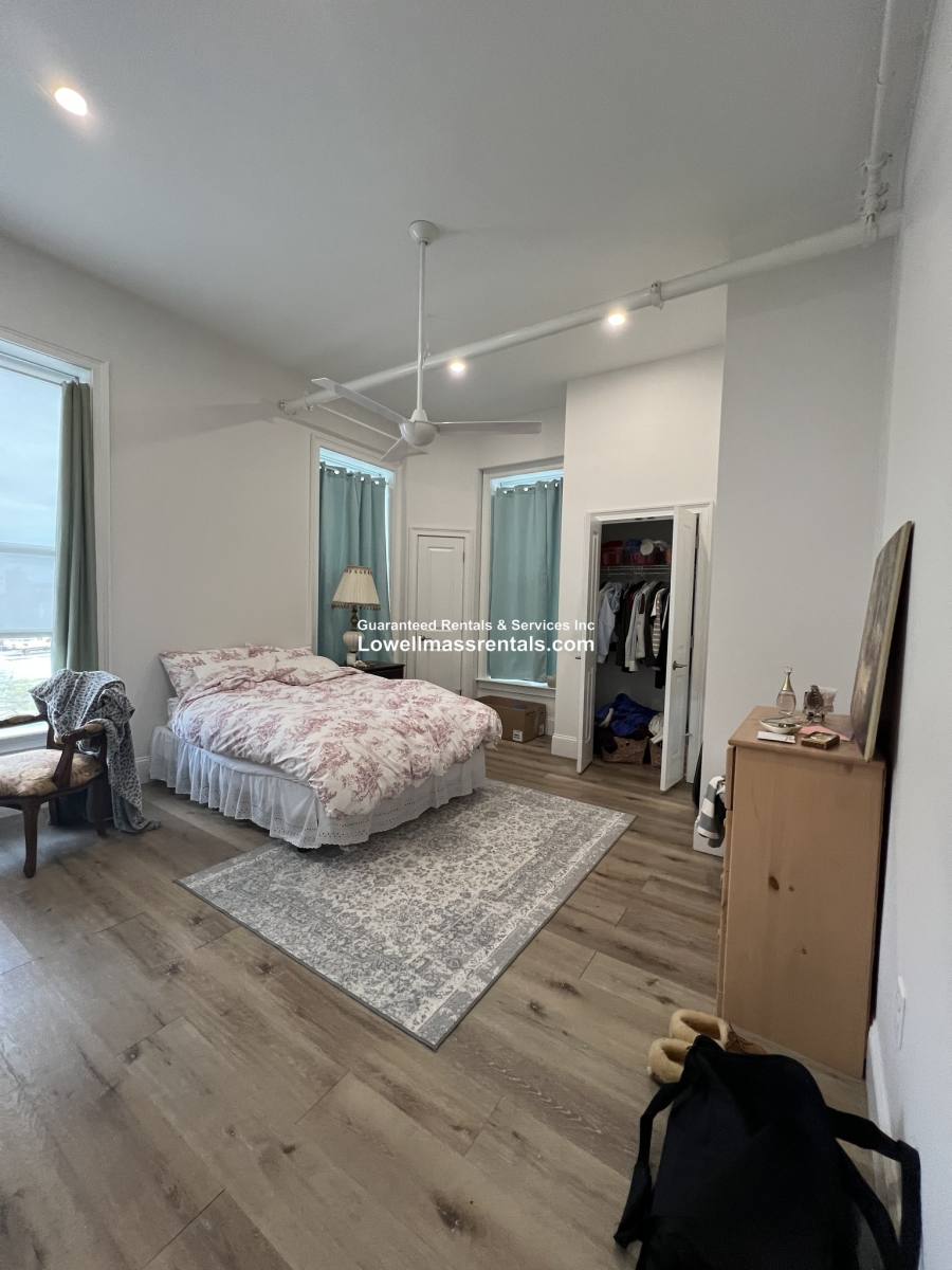 Apartment for rent at 353 Pawtucket St #201, Lowell, MA 01854