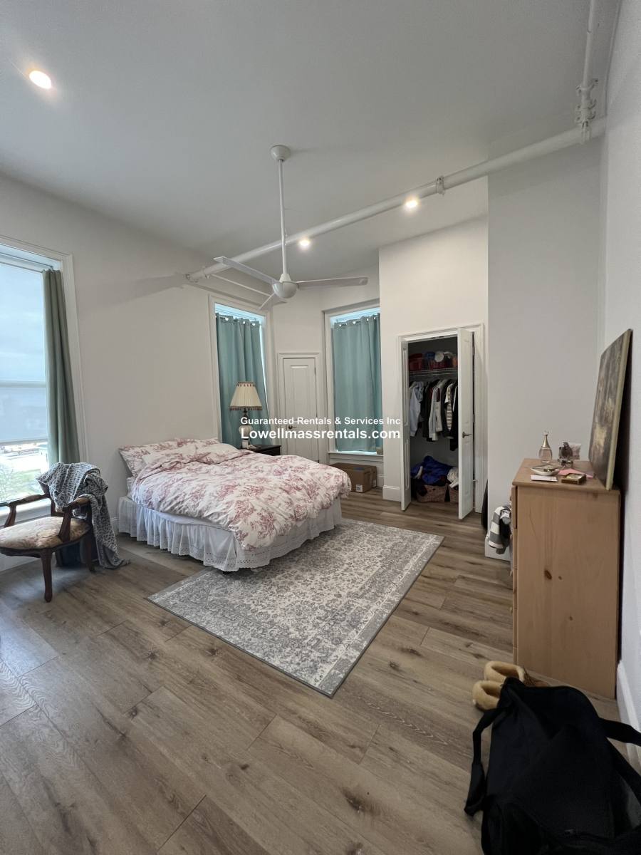 Apartment for rent at 353 Pawtucket St #201, Lowell, MA 01854