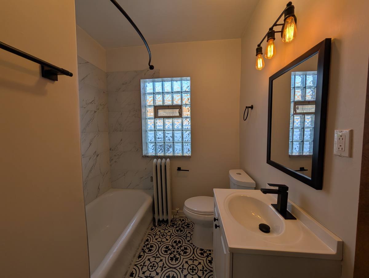 Apartment for rent at 5818 W Berteau #1, Chicago, IL 60634