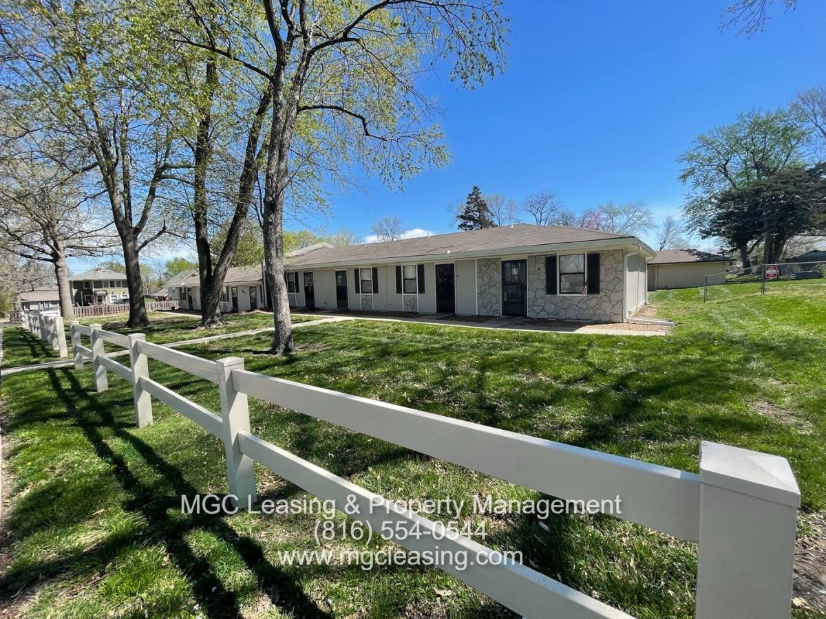 Apartment for rent at 309 SE Grand Ave, Lees Summit, MO 64063