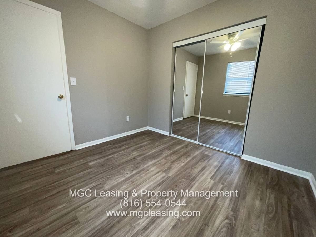 Apartment for rent at 309 SE Grand Ave, Lees Summit, MO 64063