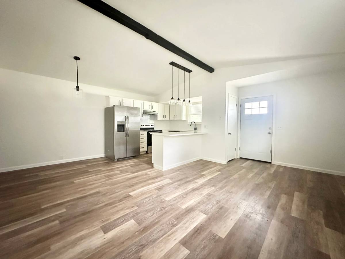 Apartment for rent at 4933 Curzon Ave, Fort Worth, TX 76107