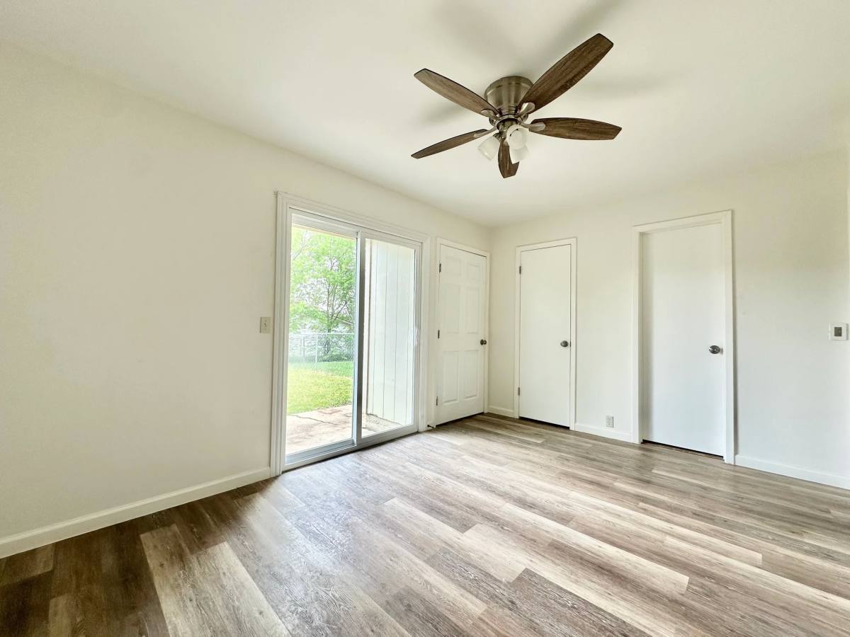 Apartment for rent at 4933 Curzon Ave, Fort Worth, TX 76107