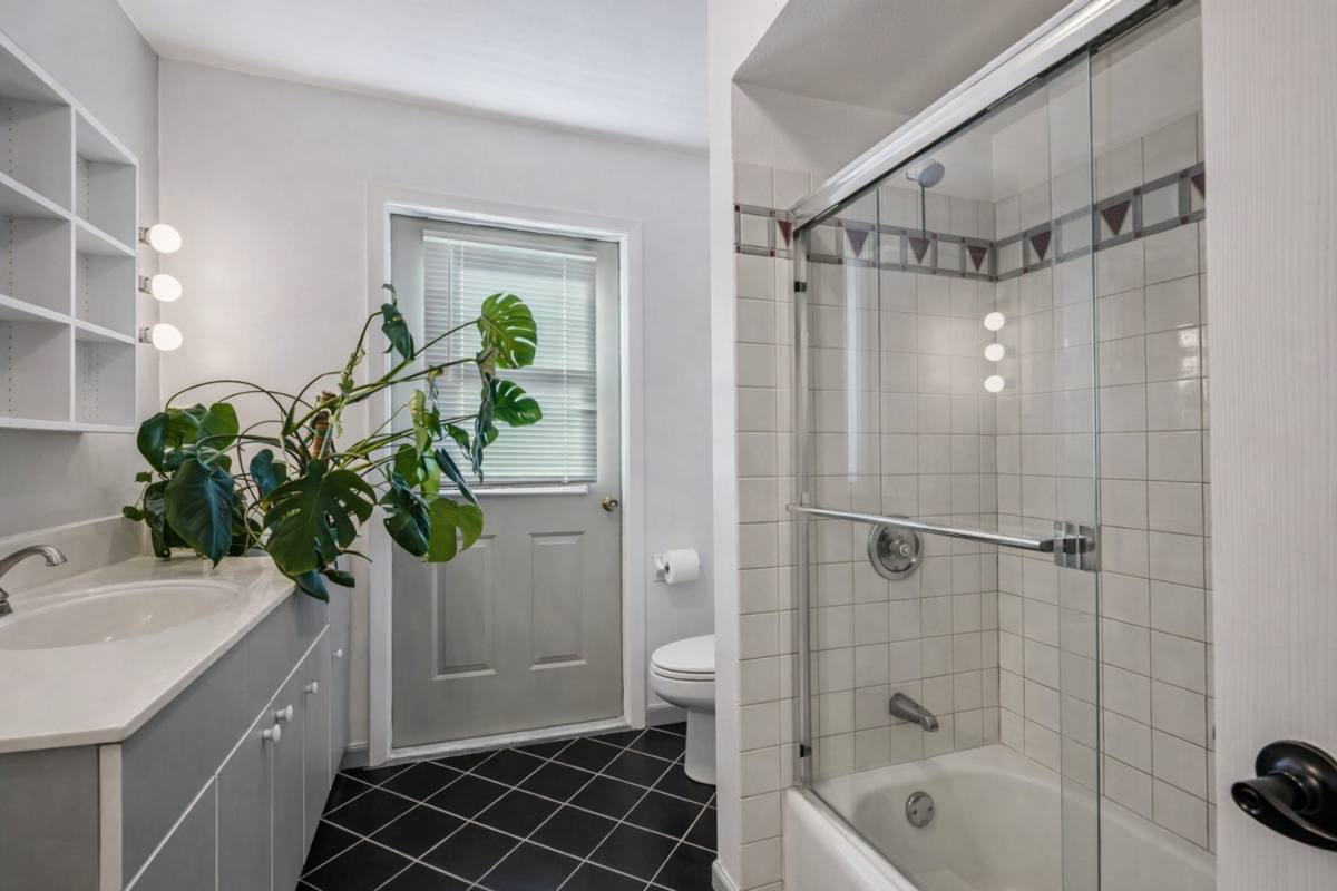 Apartment for rent at 1679 N Cass St, Milwaukee, WI 53202