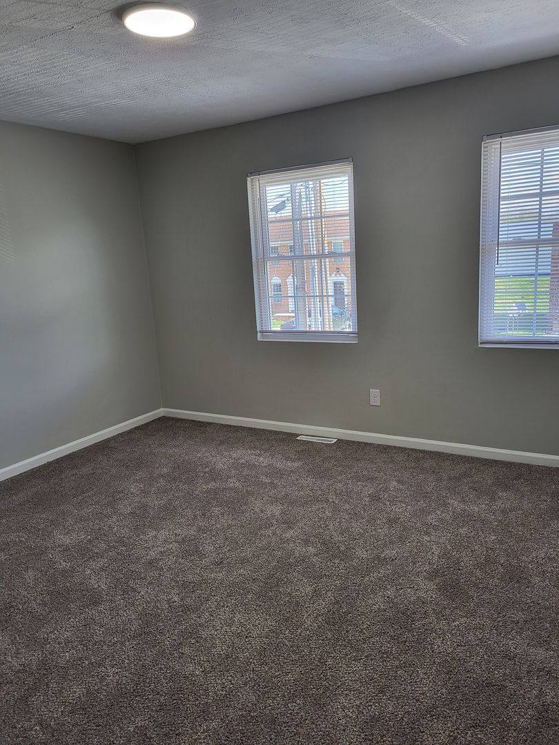 Apartment for rent at 102 Barnes Lane, Berea, KY 40403