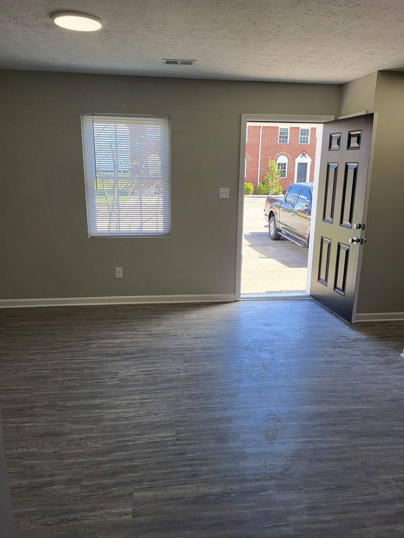 Apartment for rent at 102 Barnes Lane, Berea, KY 40403