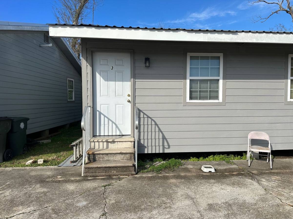 Apartment for rent at 2425 1 2 Broad St, Lake Charles, LA 70601