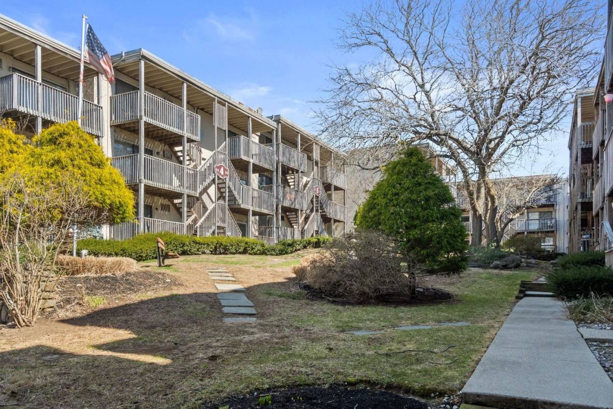 Apartment for rent at 309 Crystal Ave, New London, CT 06320