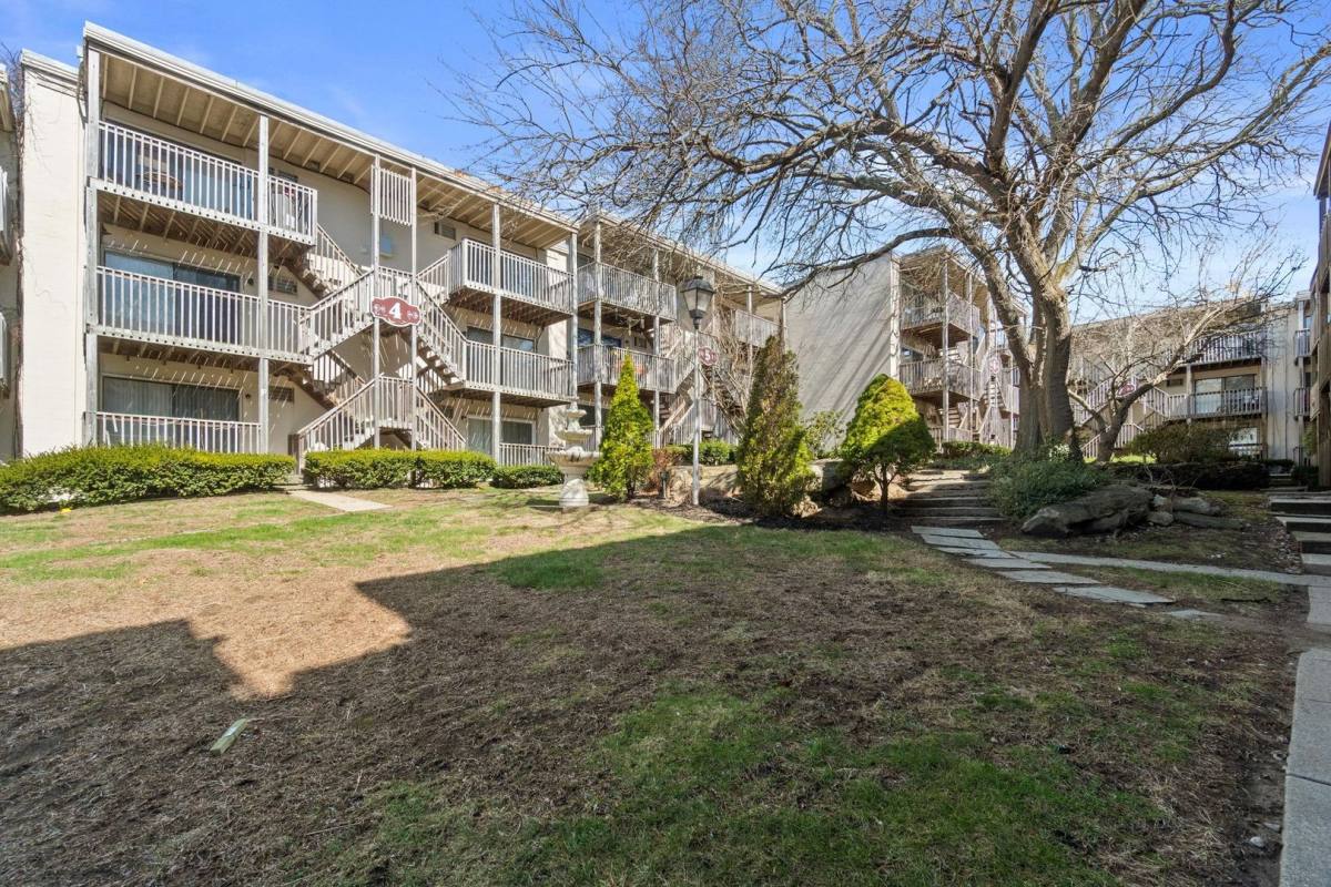 Apartment for rent at 309 Crystal Ave, New London, CT 06320