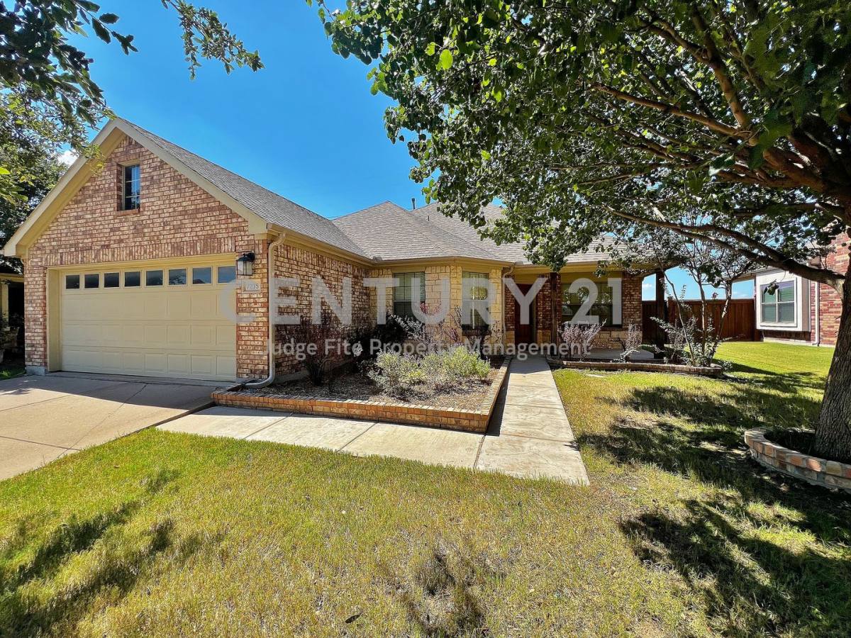 House for rent at 7235 La Mancha, Grand Prairie, TX 75054