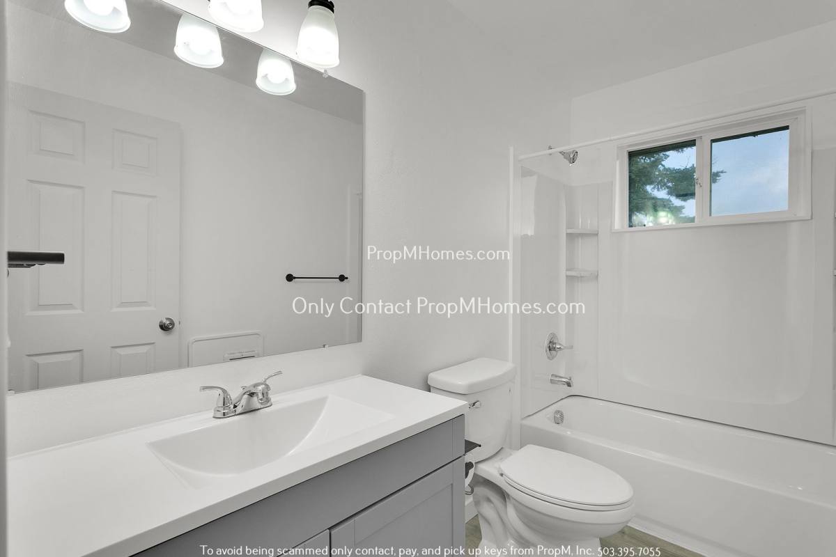 Apartment for rent at 714 9th St, Oregon City, OR 97045